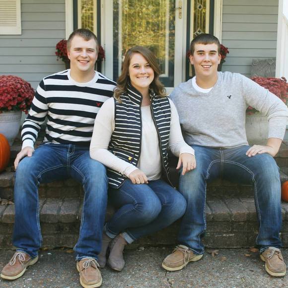 Meet your Posher, Angie - Picture 1 of 1